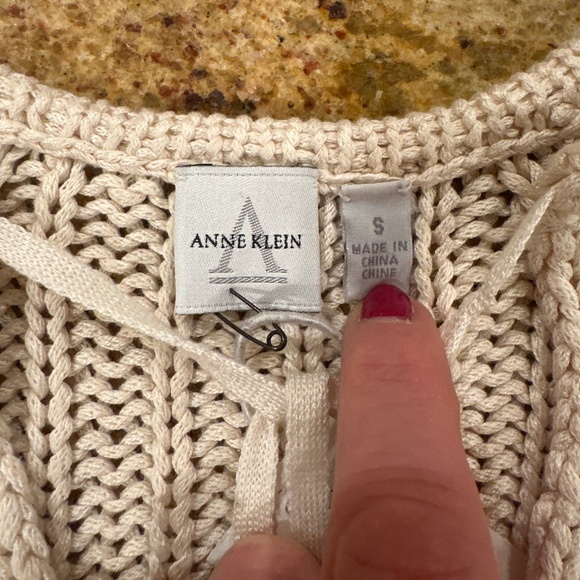 NWT🩷ANNE KLEIN CHALK V-NECK SWEATER WITH TIE SIZE SMALL - Picture 4 of 8